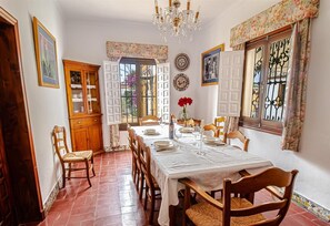Dining - Holiday Home "Hacienda El Corchuelo en Marchena" with Pool, Garden & Wi-Fi (Marchena)