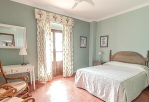 7 bedrooms, iron/ironing board, free WiFi, bed sheets