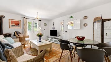 Télévision, table de tennis de table