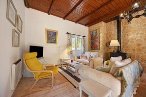 TV, ping pong - Quinta das Achadas – Bouganvillea in Lagos with Shared Pool, Nature & Breakfast (Lagos)
