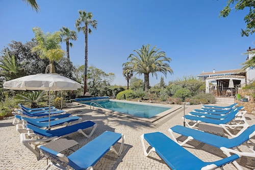 Quinta das Achadas – Bouganvillea in Lagos with Shared Pool, Nature & Breakfast