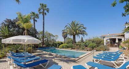 Quinta das Achadas – Bouganvillea in Lagos with Shared Pool, Nature & Breakfast