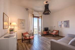 TV - Apartment 'Entro le mura' with Balcony & Wi-Fi (Montepulciano)