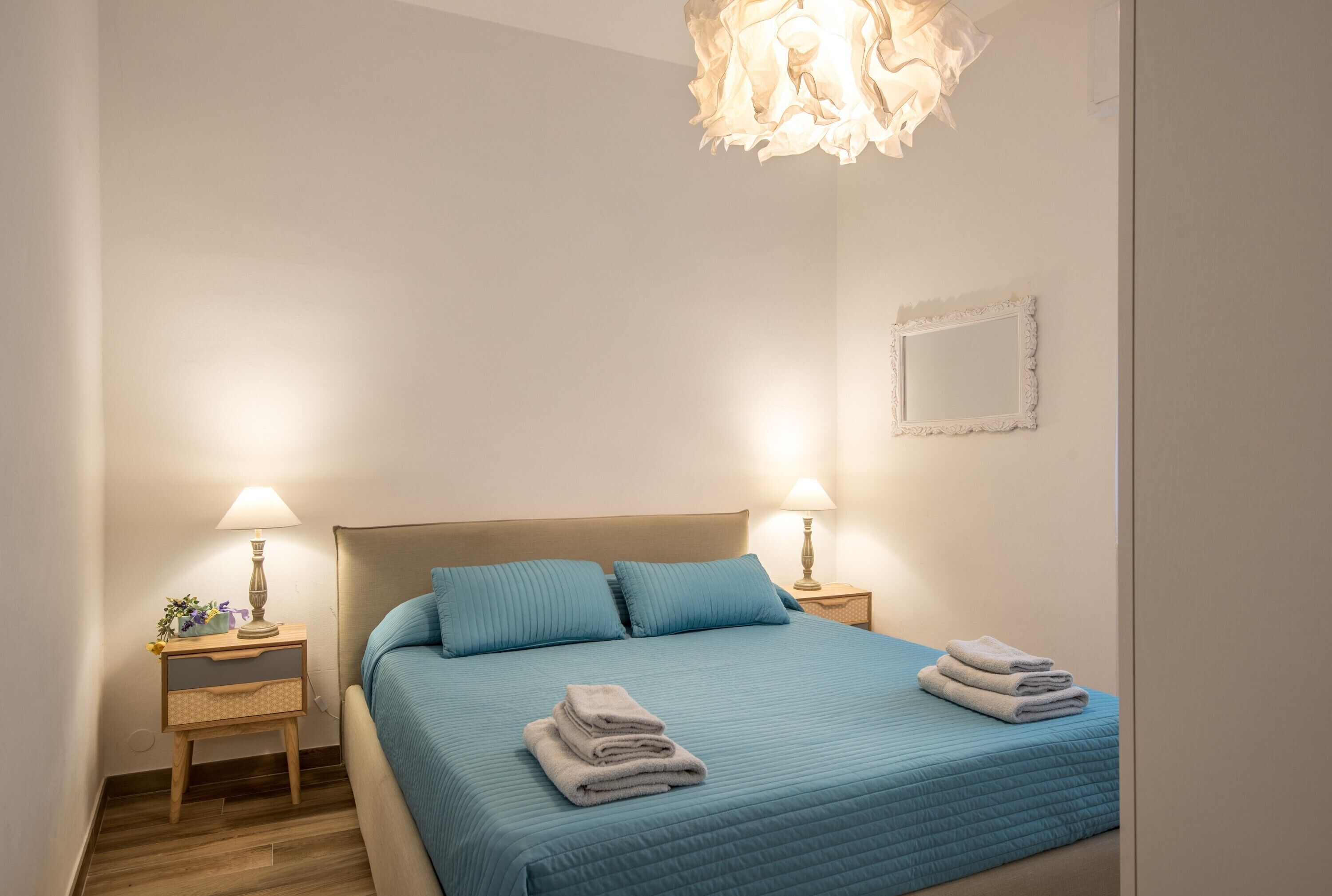 1 habitación, tabla de planchar con plancha, wifi gratis y ropa de cama 