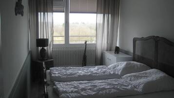 2 bedrooms, bed sheets