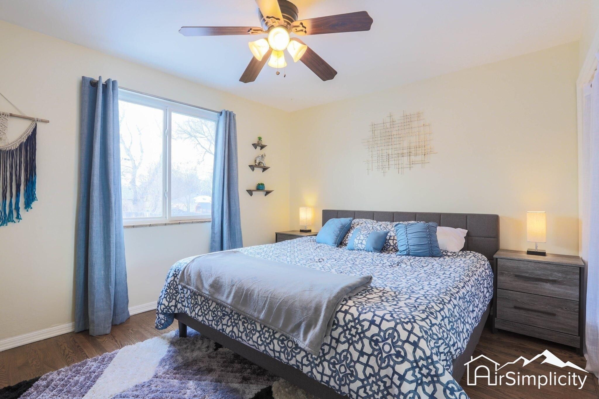 Sloans Lake & Red Rocks • Hot Tub • Fire Pit