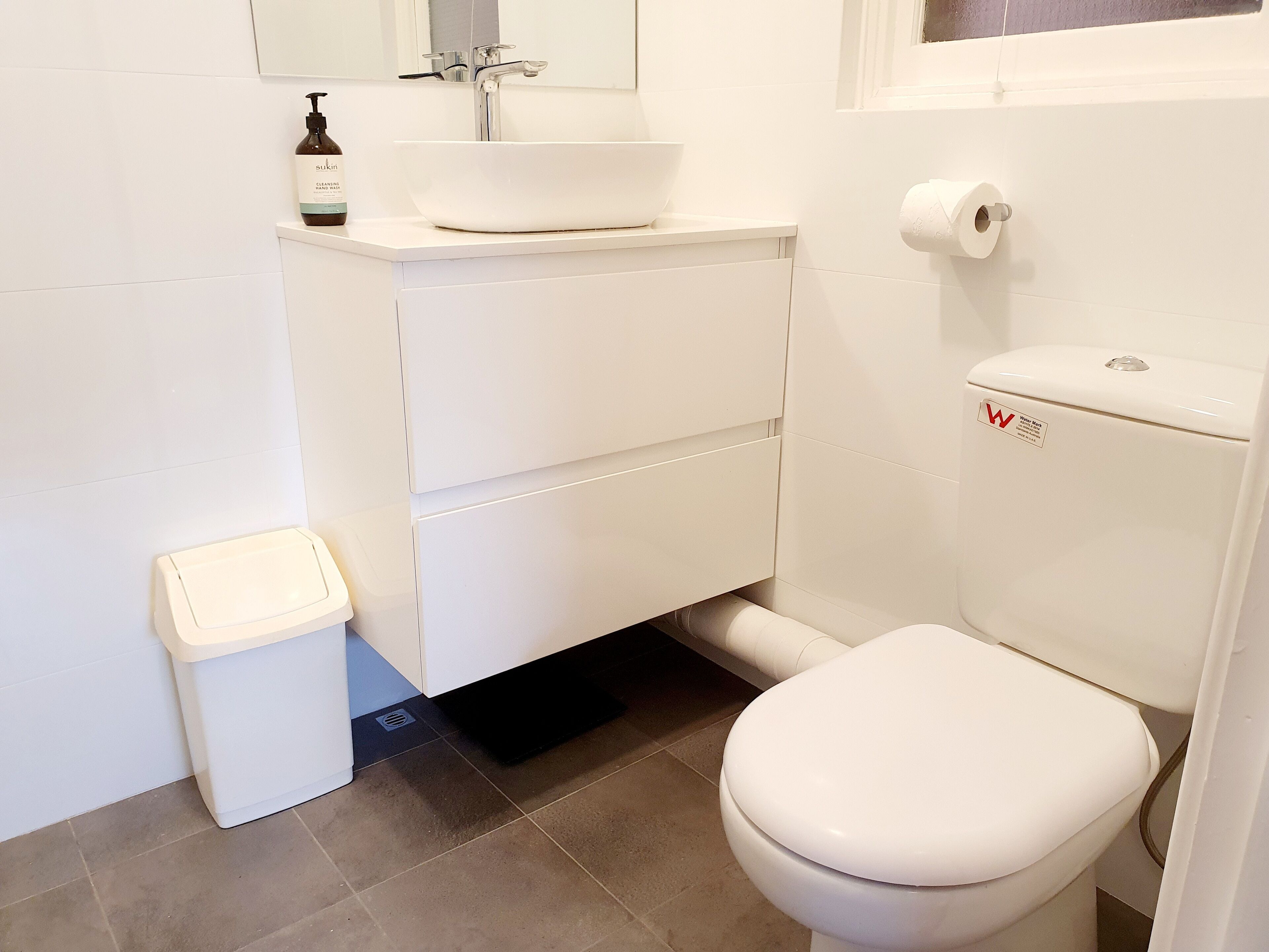 Earthy Mix M6 Studio Apartment near Kings Park — image 16