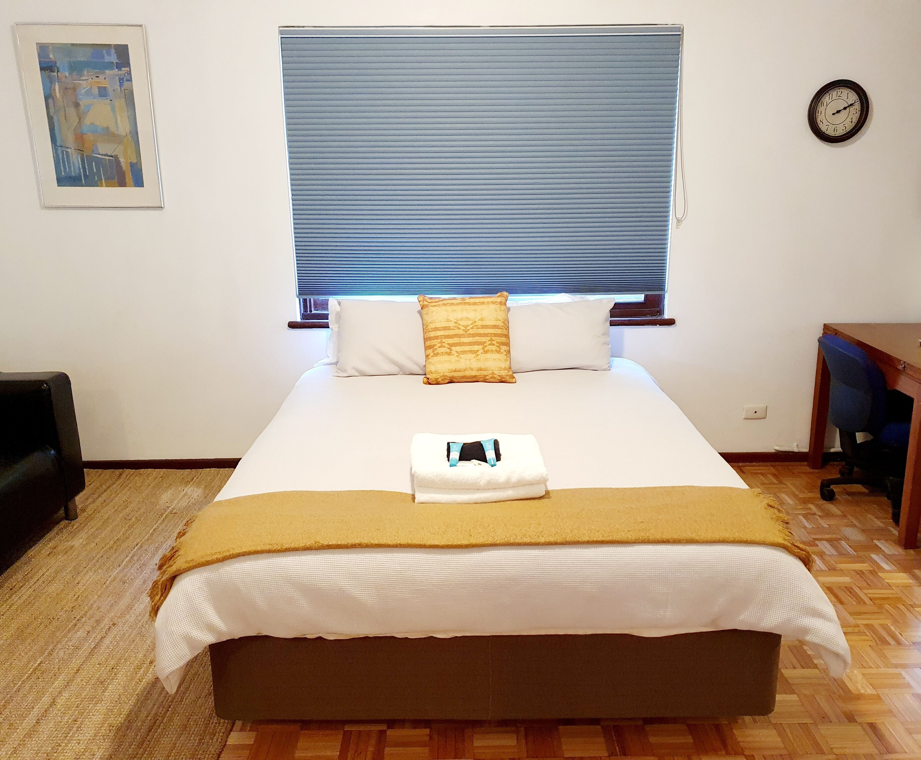 Earthy Mix M6 Studio Apartment near Kings Park — image 9