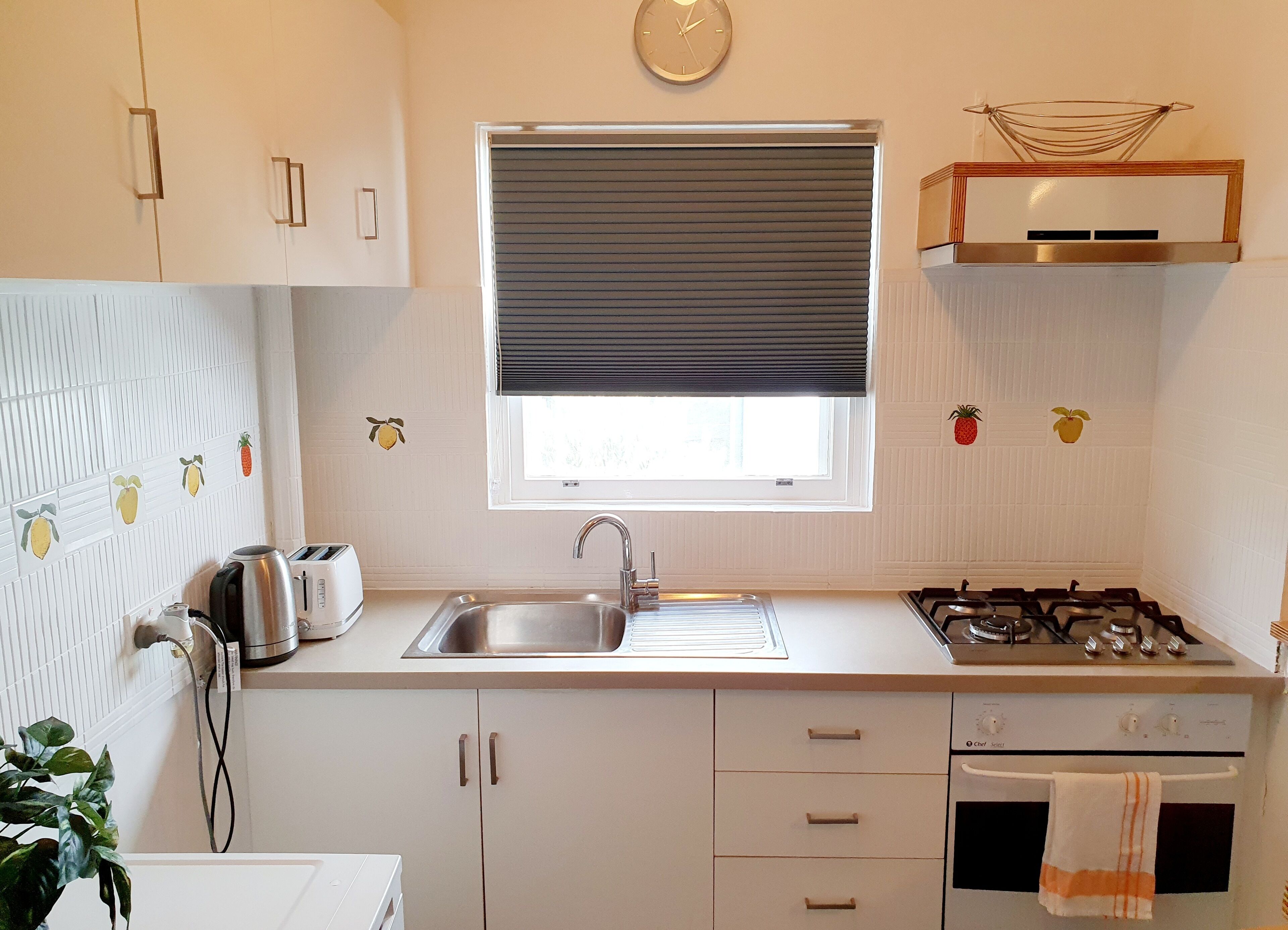 Earthy Mix M6 Studio Apartment near Kings Park — image 6