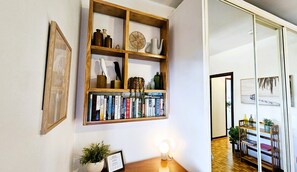 Interior - Earthy Mix M6 Studio Apartment near Kings Park (West Perth)