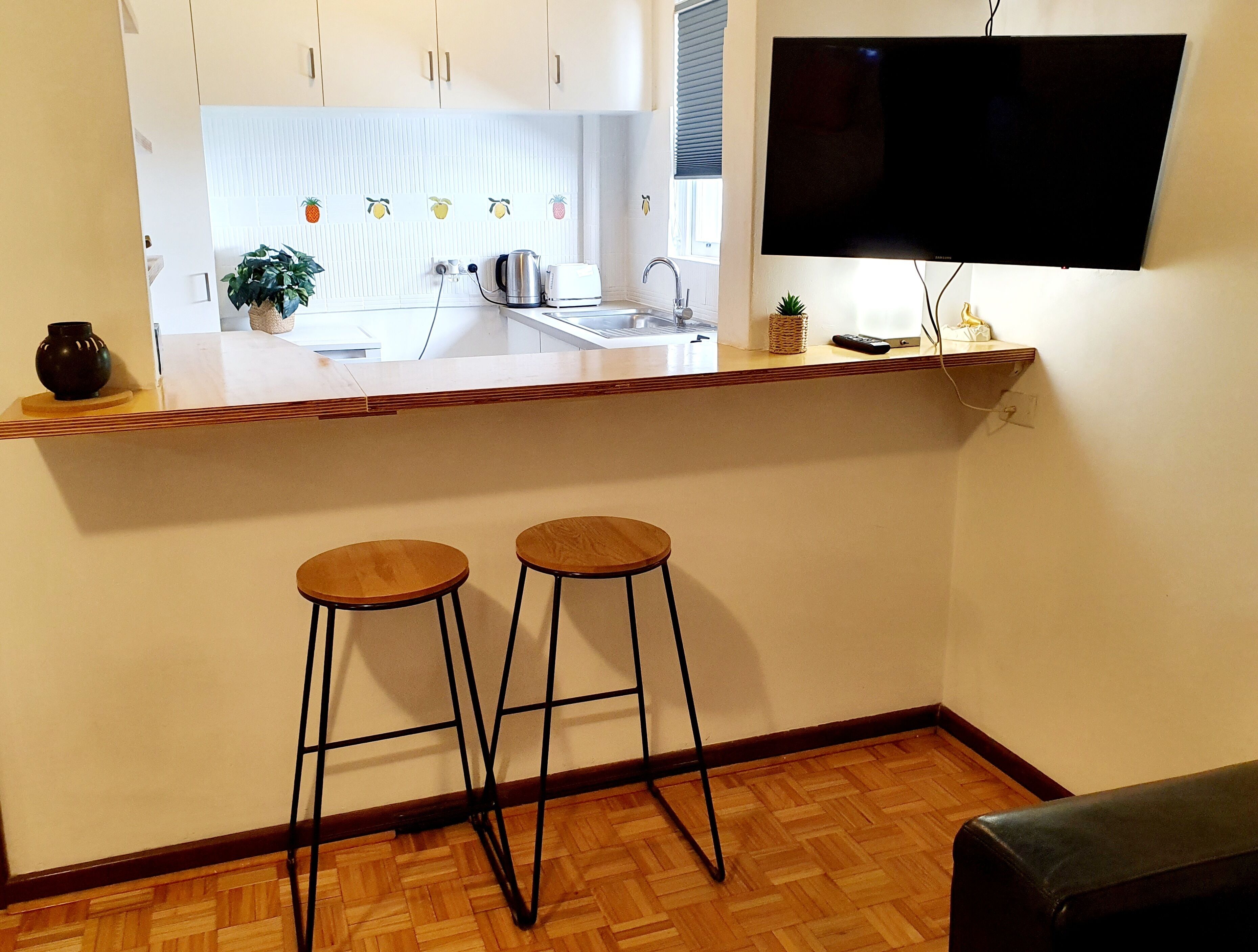 Earthy Mix M6 Studio Apartment near Kings Park — image 11