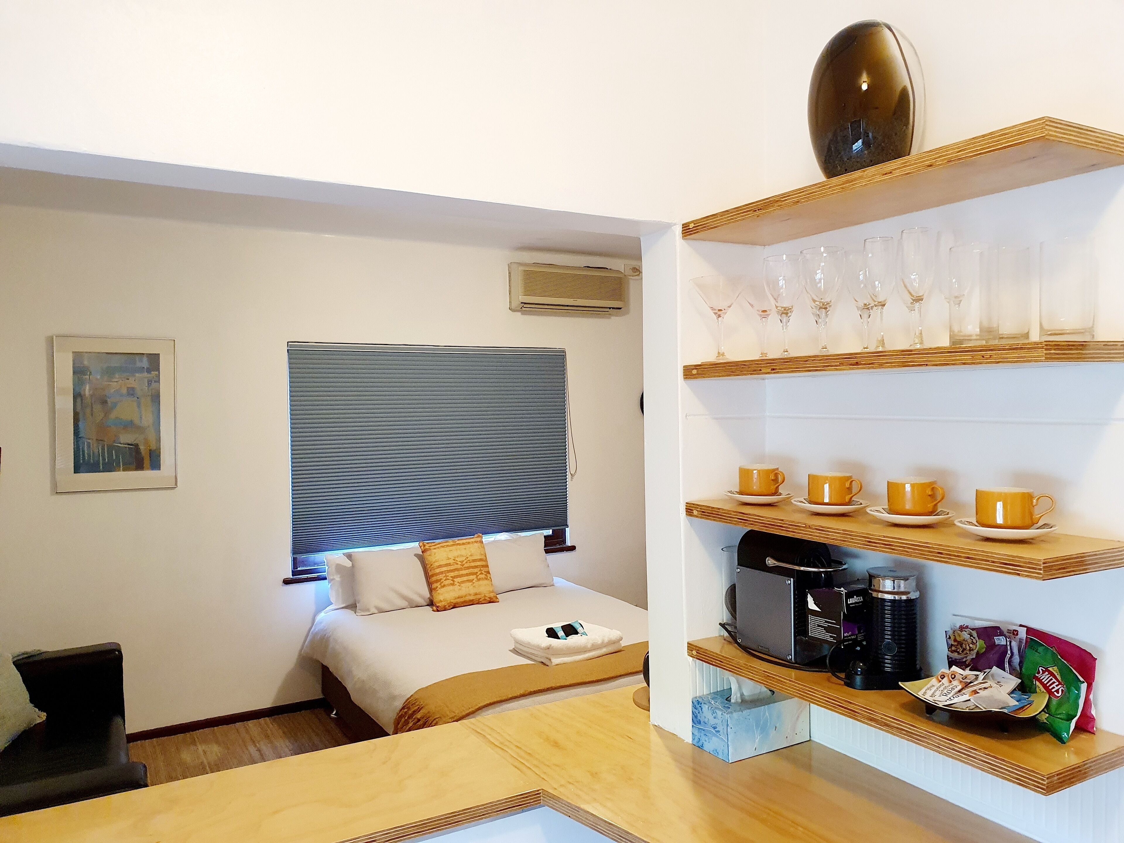 Earthy Mix M6 Studio Apartment near Kings Park — image 3