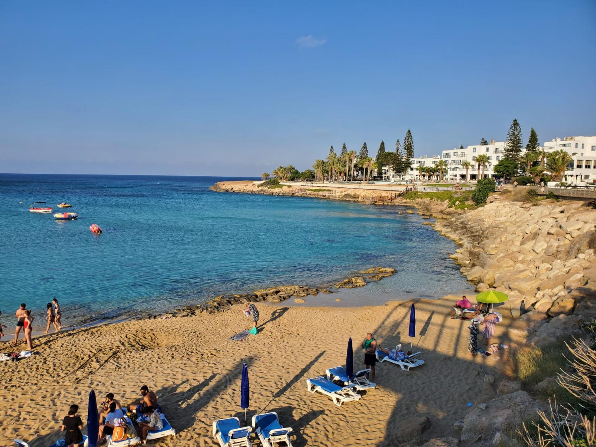 Photo - Villa - Sleeps 6, Free Parking & Heated Pool