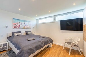 2 bedrooms, iron/ironing board, travel cot, free WiFi
