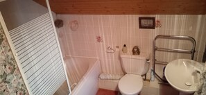 Shower, towels, soap, shampoo