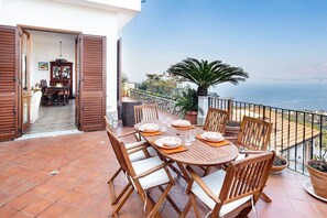 Outdoor dining - Casa Jasmine with magnificent view (Priora)