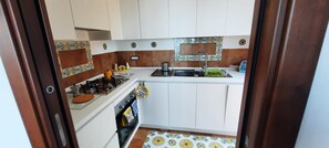 Fridge, microwave, oven, coffee/tea maker