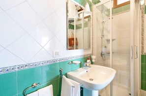 Shower, towels