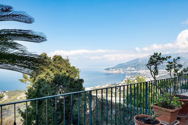 Property grounds - Casa Jasmine with magnificent view (Priora)