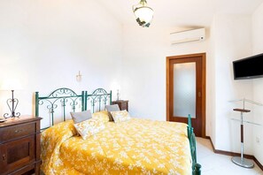 2 bedrooms, free WiFi, bed sheets - Casa Jasmine with magnificent view (Priora)