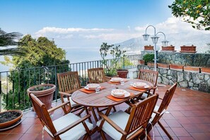 Outdoor dining - Casa Jasmine with magnificent view (Priora)