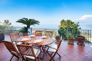 Outdoor dining - Casa Jasmine with magnificent view (Priora)