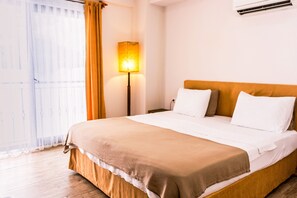 Classic Triple Room | Hypo-allergenic bedding, minibar, iron/ironing board, free WiFi - Kaş Old Town Hotel & Beach (Kas)