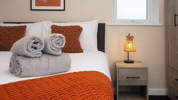 2 bedrooms, iron/ironing board, WiFi (free)