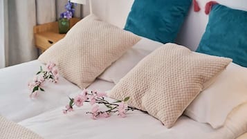 1 dormitorio, tabla de planchar con plancha, wifi y ropa de cama
