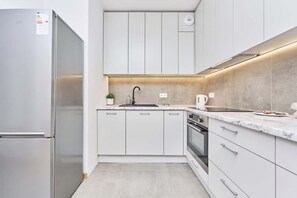 Fridge, microwave, oven, stovetop - Wichrowa 22C Wrocław | Tasteful Apartment | Parking (Wroclaw)