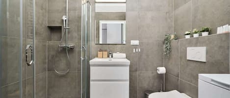 Shower, hair dryer, towels, shampoo