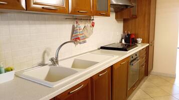 Réfrigérateur, four, plaque de cuisson, lave-vaisselle