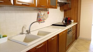 Kühlschrank, Ofen, Herdplatte, Geschirrspüler