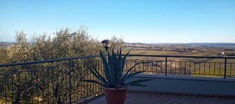 Appartamento con vista panoramica, in collina tra Pesaro e Fano