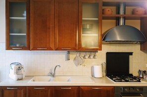 Refrigerador, horno, parrilla de estufa y lavavajillas 