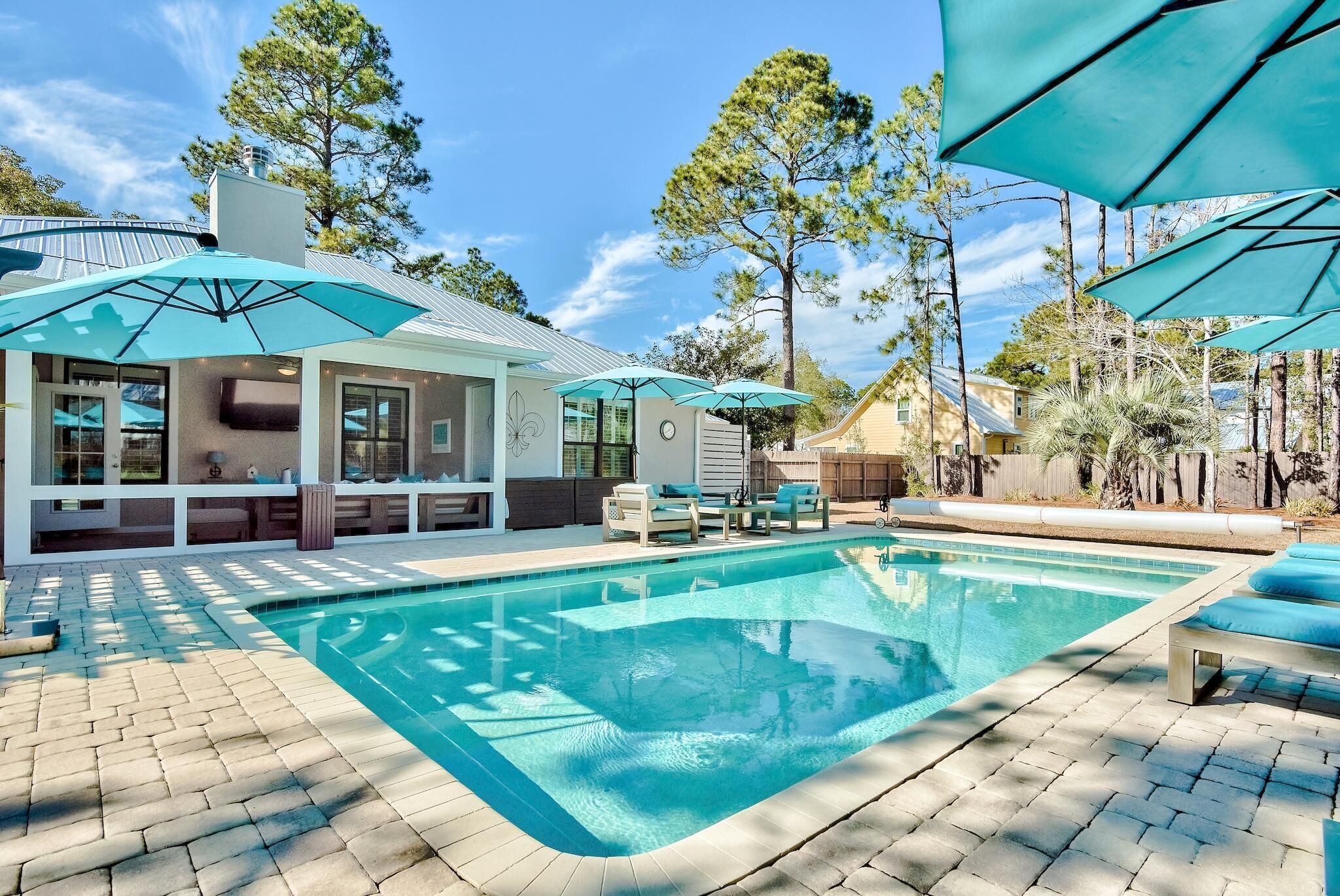 Wood Beach Retreat – Perfect 30A Location offering Easy Beach Access & Private Pool
