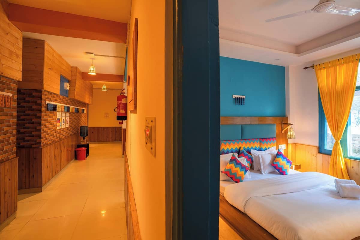 Deluxe Double Room with Ensuite Bathroom