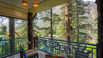 Bed in 6 Bed Mixed Dormitory Room with Balcony and Ensuite Bathroom | Balcony