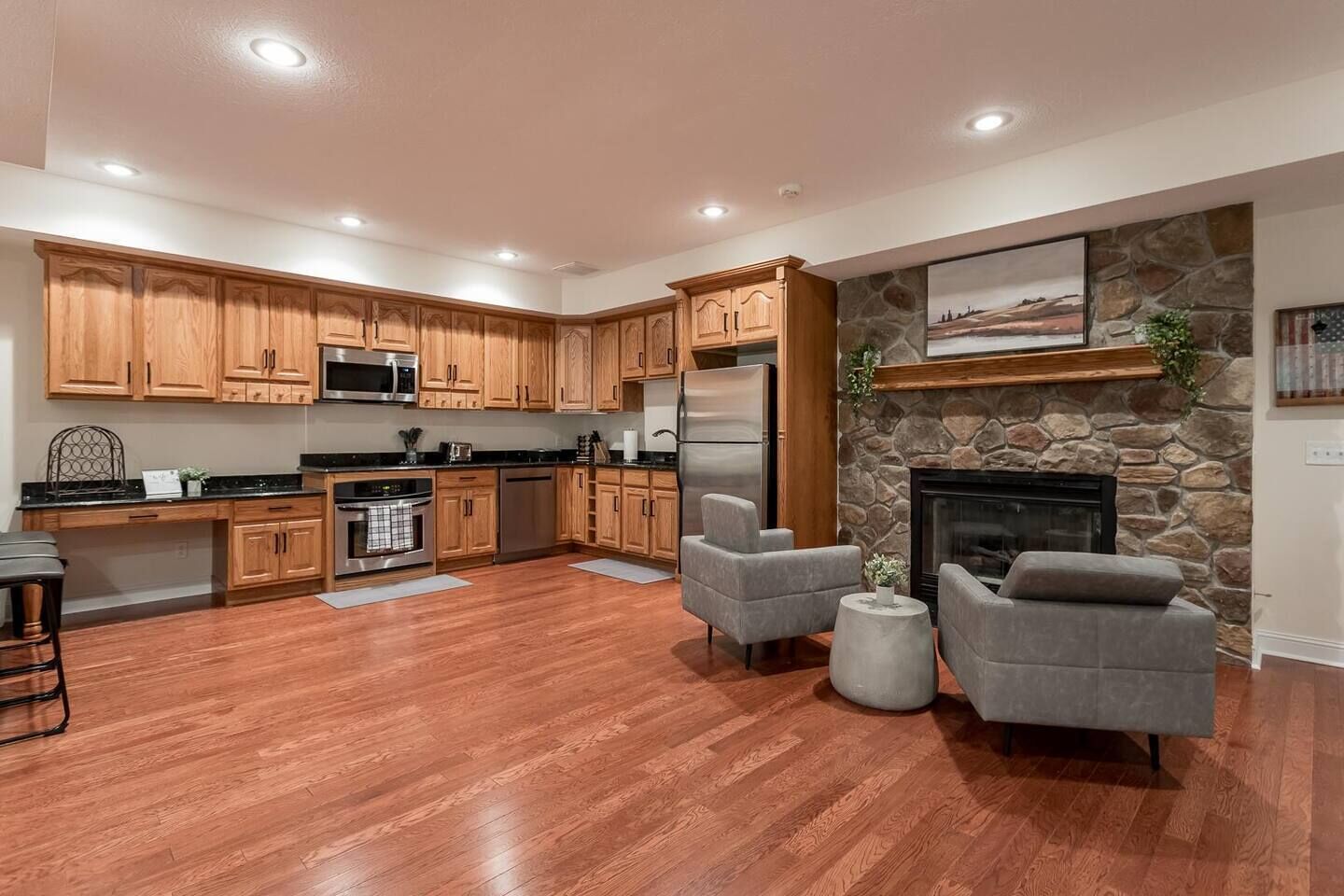 Réfrigérateur, micro-ondes, four, plaque de cuisson