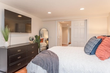 Enjoy a comfortable nights sleep in the super luxe mattress