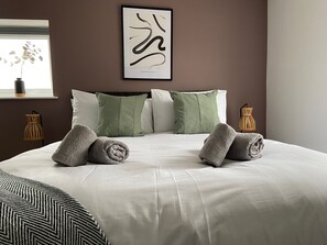 3 bedrooms, desk, iron/ironing board, free WiFi - Spacious Penthouse Apartment, Ideal for families, Sleeps 6 (Blackpool)
