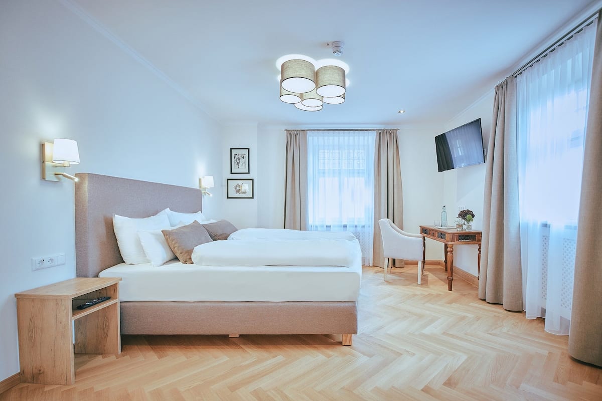 Comfort Double Room | Free WiFi, bed sheets