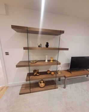 Deluxe Apartment | Living area | 55-inch flat-screen TV with cable channels, TV, offices - Lux 1 Bed Flat In The Heart Of Rochester (Rochester)