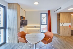 In-room safe, desk, soundproofing, free WiFi - VR-Serviced Apartments Gerstungen (Gerstungen)