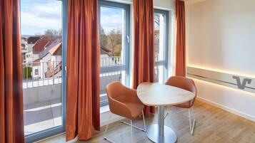 Premium-Doppelzimmer | Zimmersafe, Schreibtisch, schallisolierte Zimmer, kostenloses WLAN