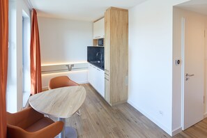 Premium Double Room | In-room safe, desk, soundproofing, free WiFi - VR-Serviced Apartments Gerstungen (Gerstungen)