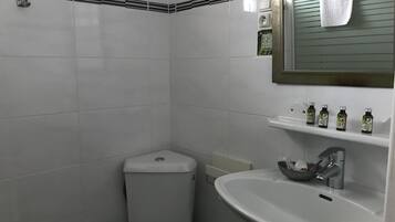 Classic Double Room | Bathroom