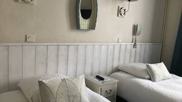 Classic Twin Room, 2 Twin Beds | Free WiFi