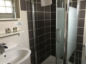 Classic Twin Room, 2 Single Beds | Bathroom - Logis Hôtel & Restaurant Au Gré du Vent (Berck-sur-Mer)