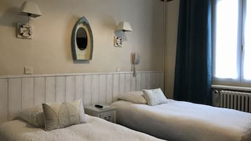 Classic Twin Room, 2 Single Beds | Bathroom